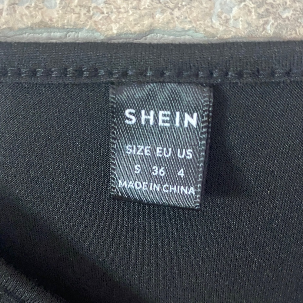 SHEIN Black Tee with Heart Design - Picture 4 of 6